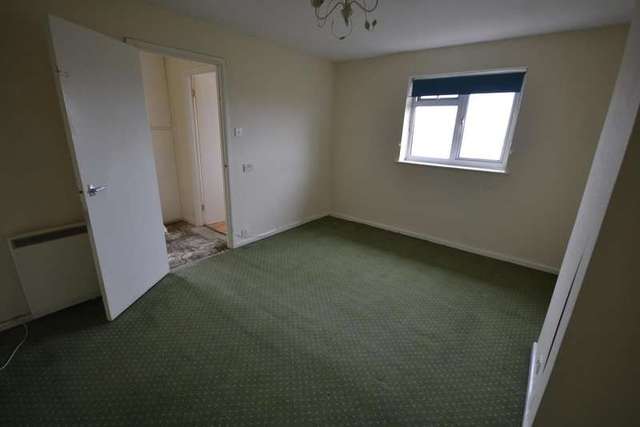  Image of 4 bedroom Maisonette to rent in Windmill Drive Bexhill-on-Sea TN39 at Bexhill On Sea, TN39 4DG