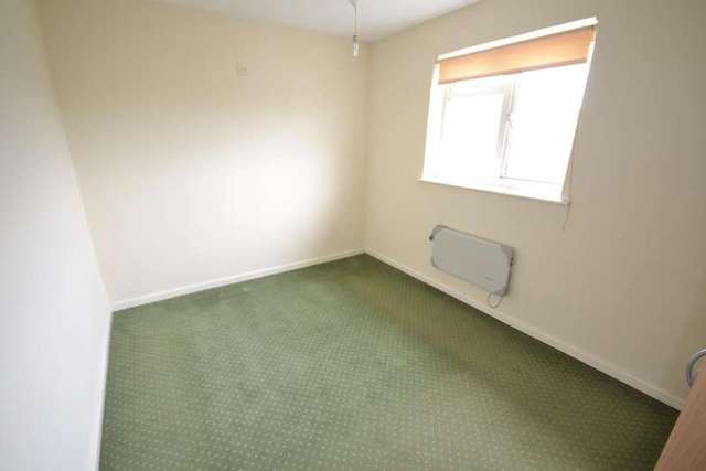  Image of 4 bedroom Maisonette to rent in Windmill Drive Bexhill-on-Sea TN39 at Bexhill On Sea, TN39 4DG