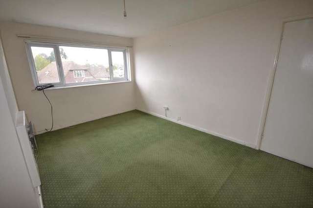  Image of 4 bedroom Maisonette to rent in Windmill Drive Bexhill-on-Sea TN39 at Bexhill On Sea, TN39 4DG