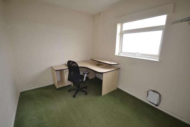  Image of 4 bedroom Maisonette to rent in Windmill Drive Bexhill-on-Sea TN39 at Bexhill On Sea, TN39 4DG