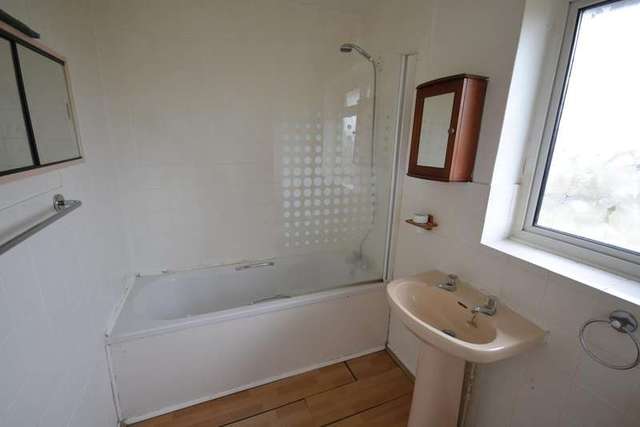  Image of 4 bedroom Maisonette to rent in Windmill Drive Bexhill-on-Sea TN39 at Bexhill On Sea, TN39 4DG