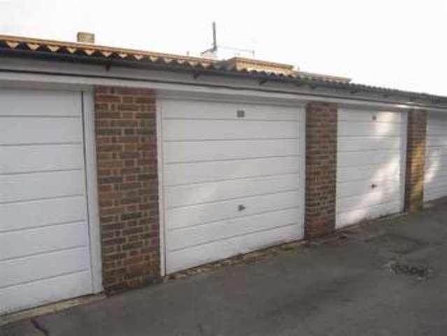  Image of 3 bedroom Property to rent in Dyke Road Avenue Hove BN3 at Woodland Court Hove Hove, BN3 6DN