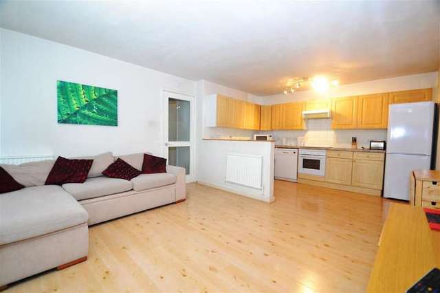  Image of 2 bedroom Apartment to rent in Worple Road London SW19 at Wimbledon, SW19 4LS