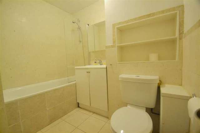  Image of 2 bedroom Apartment to rent in Worple Road London SW19 at Wimbledon, SW19 4LS