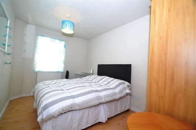  Image of 2 bedroom Apartment to rent in Worple Road London SW19 at Wimbledon, SW19 4LS