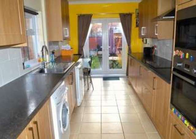  Image of 3 bedroom Terraced house to rent in Beer Street Yeovil BA20 at Beer Street  Yeovil, BA20 2AE