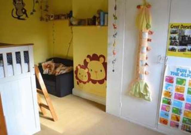 Image of 3 bedroom Terraced house to rent in Beer Street Yeovil BA20 at Beer Street  Yeovil, BA20 2AE