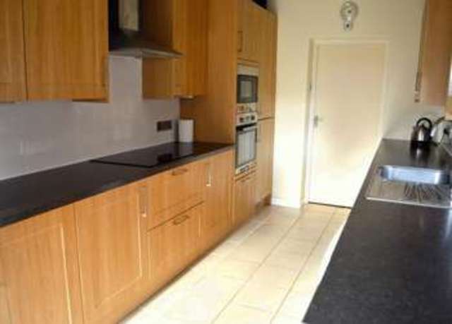  Image of 3 bedroom Terraced house to rent in Beer Street Yeovil BA20 at Beer Street  Yeovil, BA20 2AE