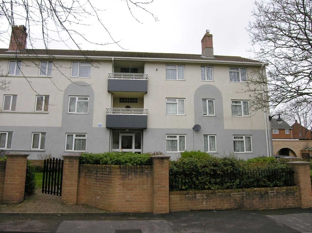  Image of 2 bedroom Flat to rent in Moore Avenue Bournemouth BH11 at Bournemouth, BH11 8AZ
