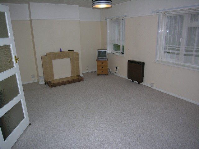  Image of 2 bedroom Flat to rent in Moore Avenue Bournemouth BH11 at Bournemouth, BH11 8AZ