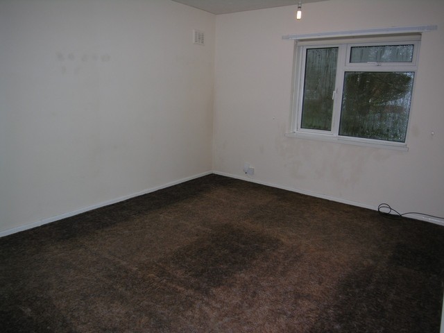  Image of 2 bedroom Flat to rent in Moore Avenue Bournemouth BH11 at Bournemouth, BH11 8AZ