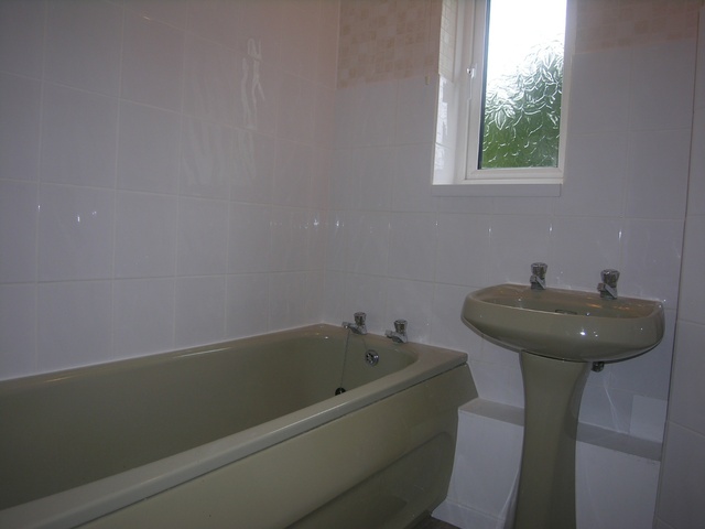  Image of 2 bedroom Flat to rent in Moore Avenue Bournemouth BH11 at Bournemouth, BH11 8AZ