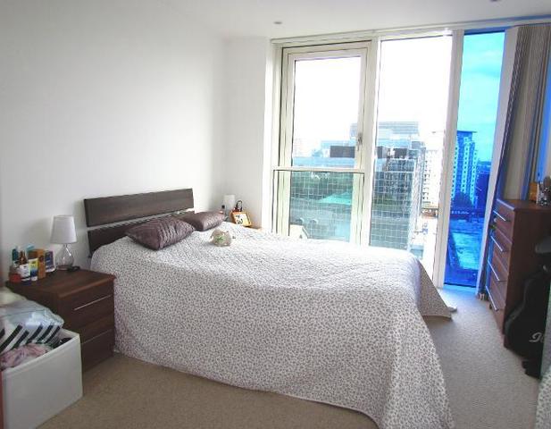 Image of 1 bedroom Flat to rent in Millharbour London E14 at 37 Millharbour  London, E14 9HW