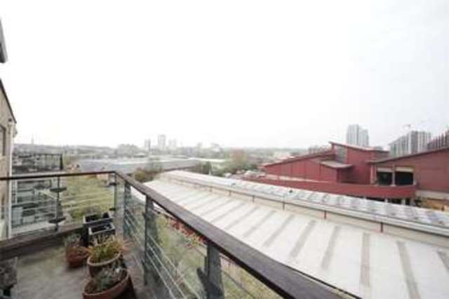  Image of 2 bedroom Apartment to rent in Smugglers Way London SW18 at Smugglers Way Wandsworth Wandsworth Town, SW18 1EN