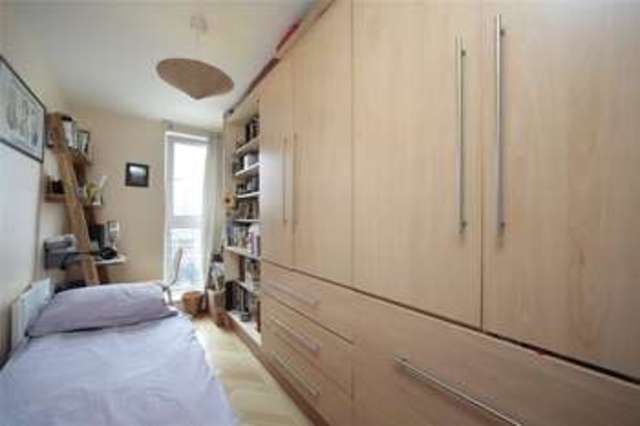  Image of 2 bedroom Apartment to rent in Smugglers Way London SW18 at Smugglers Way Wandsworth Wandsworth Town, SW18 1EN