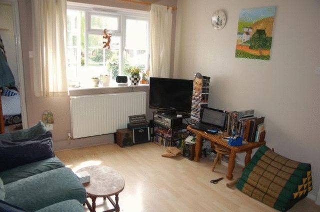  Image of 1 bedroom Terraced house to rent in Ashbourne Crescent Taunton TA1 at Ashbourne Crescent  Taunton, TA1 2RB