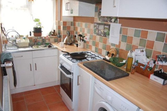  Image of 1 bedroom Terraced house to rent in Ashbourne Crescent Taunton TA1 at Ashbourne Crescent  Taunton, TA1 2RB