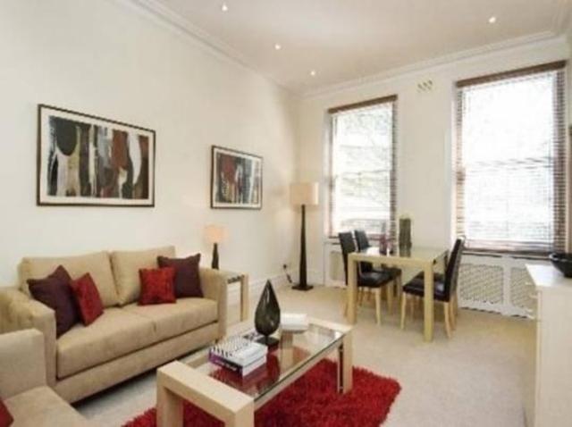  Image of 2 bedroom Flat to rent in Ashburn Gardens London SW7 at South Kensington  London, SW7 4DG