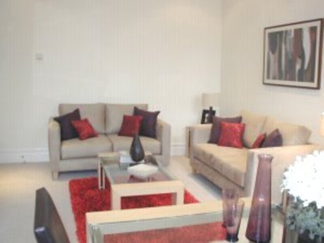  Image of 2 bedroom Flat to rent in Ashburn Gardens London SW7 at South Kensington  London, SW7 4DG