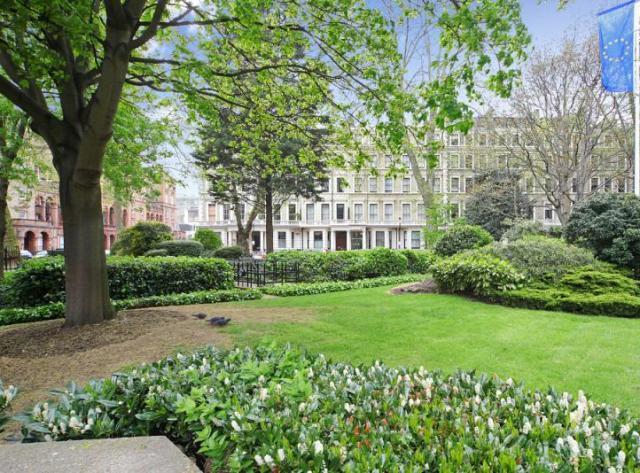  Image of 2 bedroom Flat to rent in Ashburn Gardens London SW7 at South Kensington  London, SW7 4DG