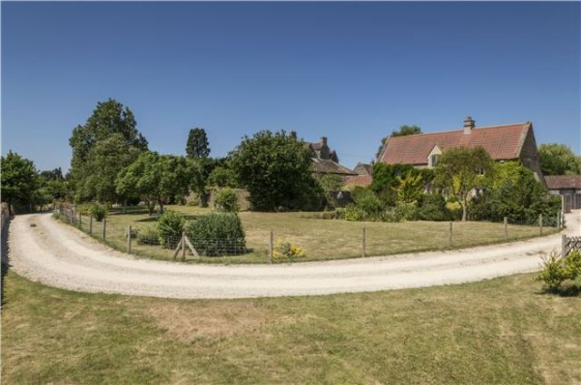  Image of 5 bedroom Property for sale in Bradford Road Atworth Melksham SN12 at Bradford Road Atworth Wiltshire, SN12 8HZ