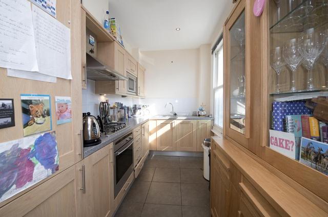  Image of 1 bedroom Flat to rent in Balham Grove London SW12 at Balham Grove  London, SW12 8AZ