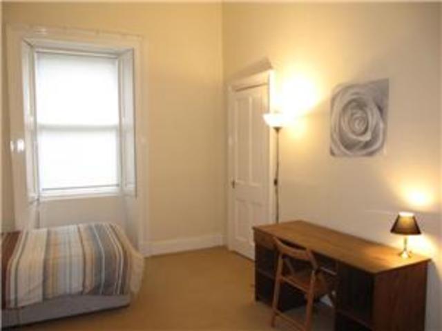  Image of 3 bedroom Flat to rent in Bank Street Glasgow G12 at Hillhead Glasgow Glasgow, G12 8JQ