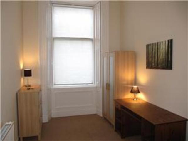  Image of 3 bedroom Flat to rent in Bank Street Glasgow G12 at Hillhead Glasgow Glasgow, G12 8JQ