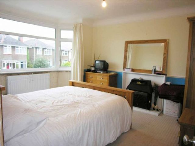  Image of 2 bedroom Flat to rent in Barnes Crescent Bournemouth BH10 at Barnes Crescent Ensbury Park Bournemouth, BH10 5AW