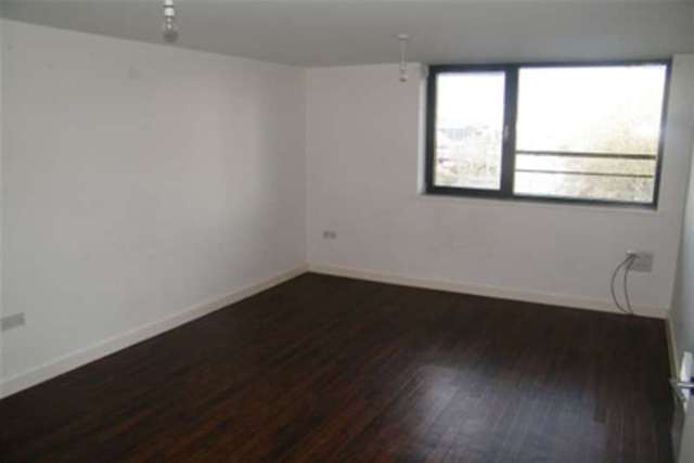  Image of 2 bedroom Flat to rent in Southernhay Basildon SS14 at Basildon, SS14 1FG