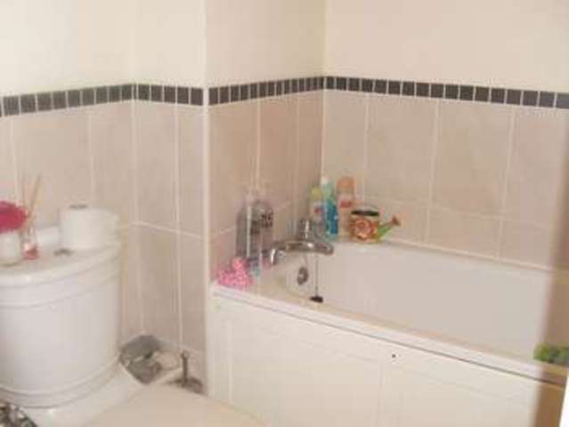  Image of 2 bedroom Flat to rent in Bastins Close Park Gate Southampton SO31 at Bastins Close Park Gate Southampton, SO31 1DZ