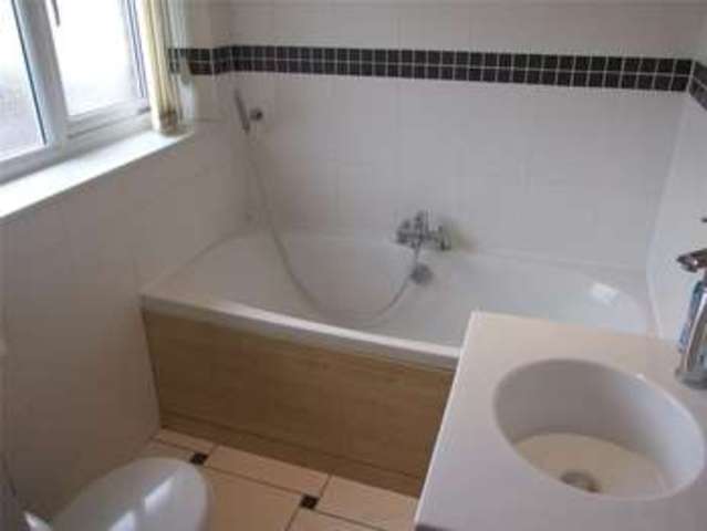  Image of 3 bedroom Terraced house for sale in Bathurst Road Winnersh Wokingham RG41 at Winnersh Wokingham Winnersh, RG41 5JB