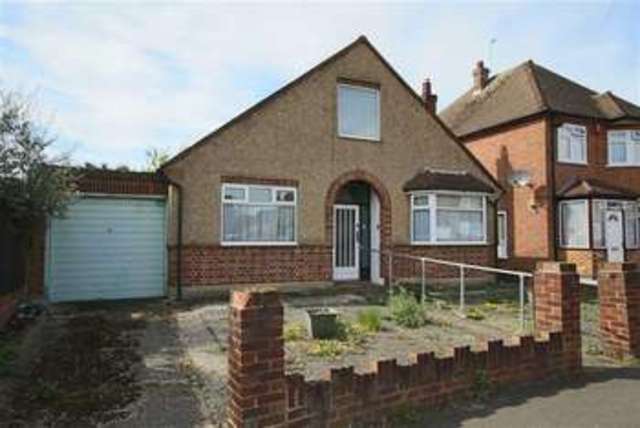  Image of 2 bedroom Bungalow for sale in Baxter Close Hillingdon Uxbridge UB10 at Baxter Close Hillingdon Hillingdon, UB10 0DE