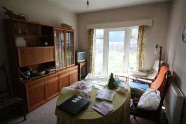  Image of 2 bedroom Bungalow for sale in Baxter Close Hillingdon Uxbridge UB10 at Baxter Close Hillingdon Hillingdon, UB10 0DE