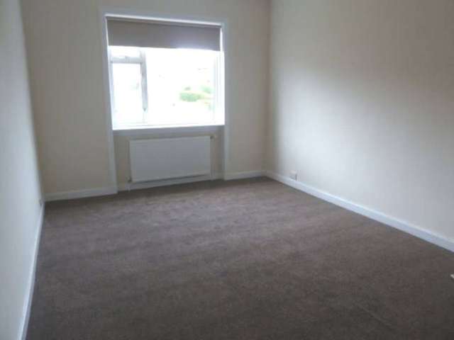  Image of 3 bedroom Cottage to rent in Bearford Drive Glasgow G52 at Bearford Drive  Glasgow, G52 2JF