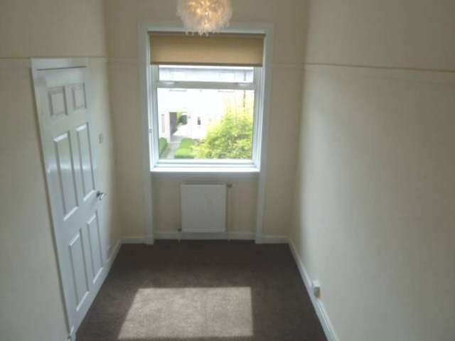  Image of 3 bedroom Cottage to rent in Bearford Drive Glasgow G52 at Bearford Drive  Glasgow, G52 2JF