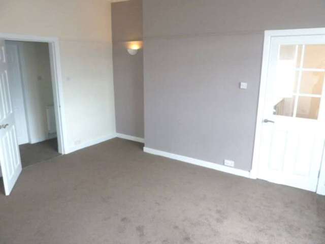  Image of 3 bedroom Cottage to rent in Bearford Drive Glasgow G52 at Bearford Drive  Glasgow, G52 2JF