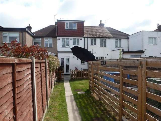 Image of 3 bedroom Terraced house for sale in Beverley Avenue Sidcup DA15 at Sidcup Kent Sidcup, DA15 8HF