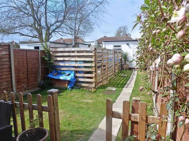  Image of 3 bedroom Terraced house for sale in Beverley Avenue Sidcup DA15 at Sidcup Kent Sidcup, DA15 8HF