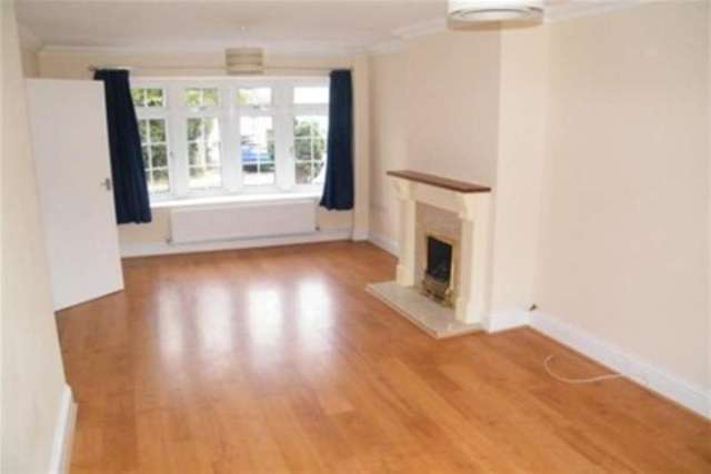  Image of 3 bedroom Detached house to rent in Fern Close Billericay CM12 at Billericay, CM12 0QF