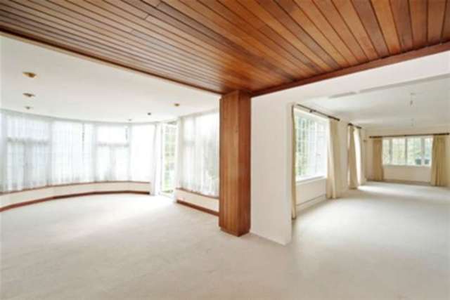  Image of 5 bedroom Detached house to rent in Birds Hill Drive Oxshott Leatherhead KT22 at Leatherhead, KT22 0SP