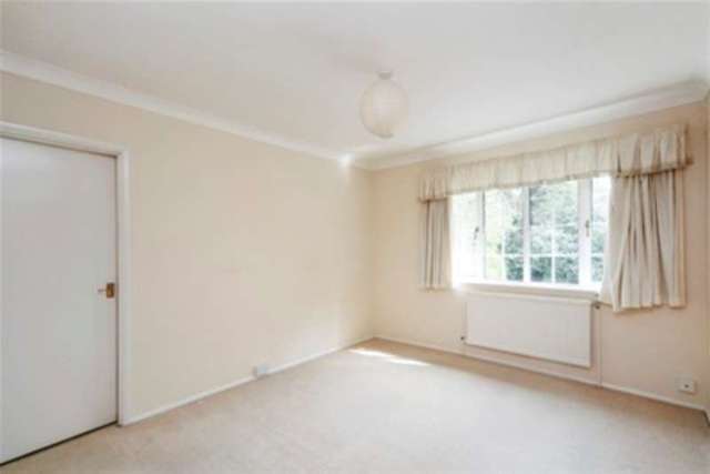  Image of 5 bedroom Detached house to rent in Birds Hill Drive Oxshott Leatherhead KT22 at Leatherhead, KT22 0SP