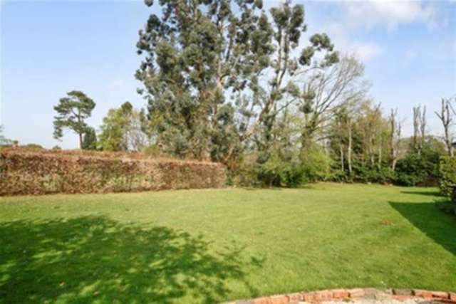  Image of 5 bedroom Detached house to rent in Birds Hill Drive Oxshott Leatherhead KT22 at Leatherhead, KT22 0SP