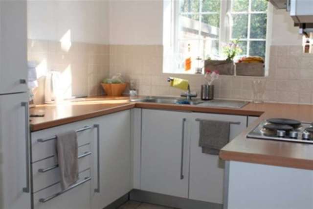  Image of 3 bedroom Flat to rent in Birkenhead Avenue Kingston upon Thames KT2 at Kingston upon Thames, KT2 6RU