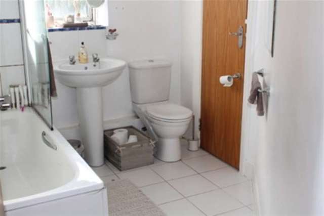  Image of 3 bedroom Flat to rent in Birkenhead Avenue Kingston upon Thames KT2 at Kingston upon Thames, KT2 6RU