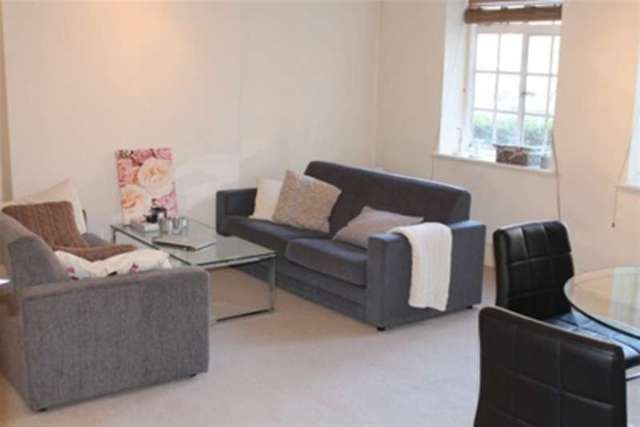  Image of 3 bedroom Flat to rent in Birkenhead Avenue Kingston upon Thames KT2 at Kingston upon Thames, KT2 6RU