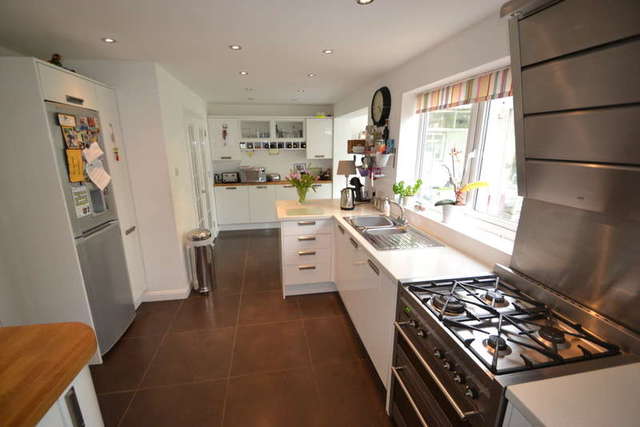  Image of 4 bedroom Semi-Detached house for sale in Bishops Avenue Thorley Bishop
