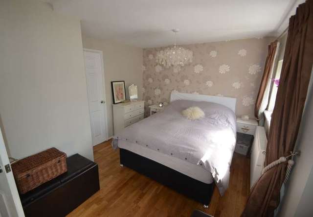  Image of 4 bedroom Semi-Detached house for sale in Bishops Avenue Thorley Bishop