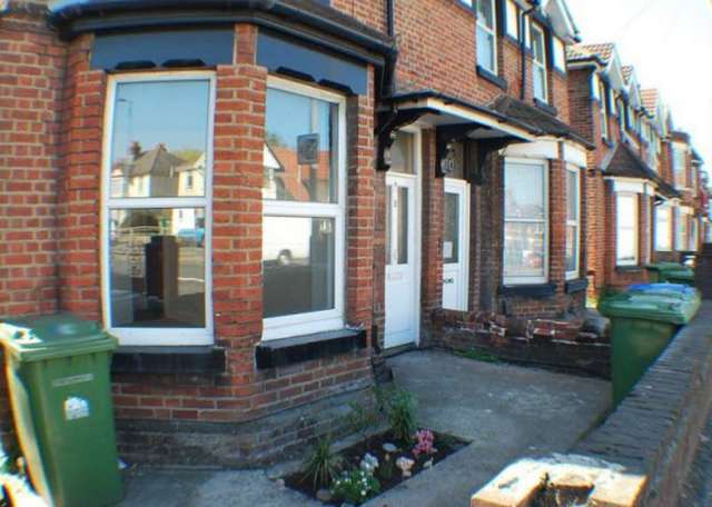  Image of 1 bedroom Flat to rent in Bitterne Road West Southampton SO18 at Bitterne Road West  Bitterne Southampton, SO18 1AP