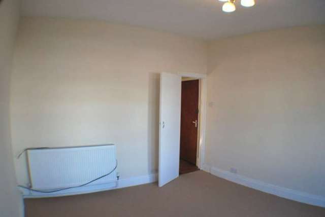  Image of 1 bedroom Flat to rent in Bitterne Road West Southampton SO18 at Bitterne Road West  Bitterne Southampton, SO18 1AP